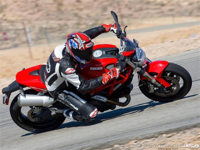 6336944538487514212009-ducati-monster-696.jpg