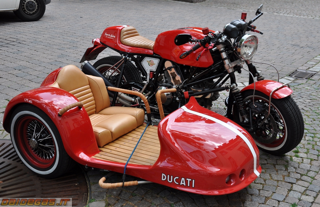 ducati-sportclassic-sidecar.jpg