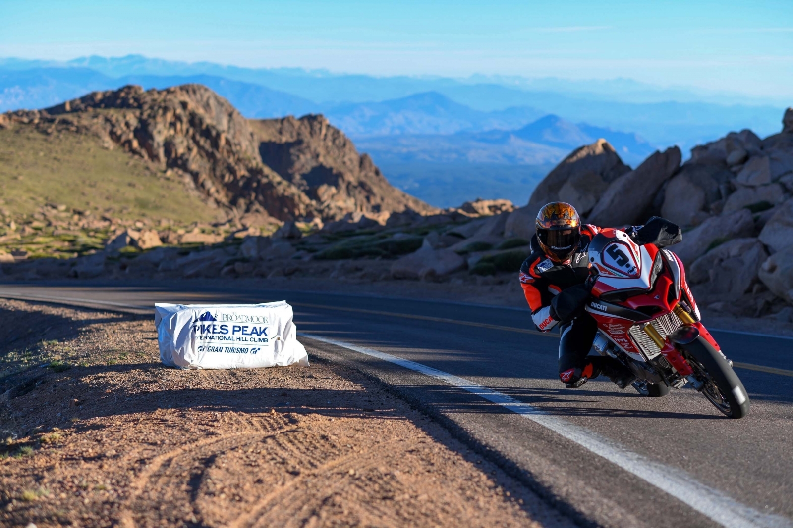 carlin-dunne-pikes-peak-international-hill-climb-2018-ducati-01.jpg