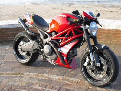 monster_696_replica_rossi_05.jpg