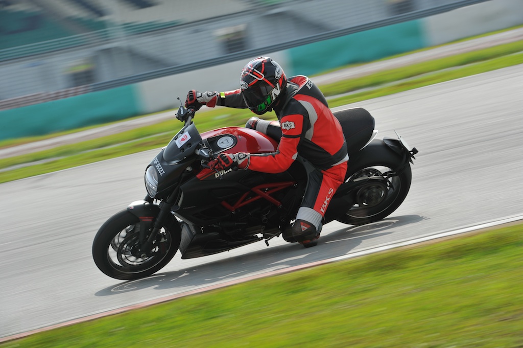 diavel_at_sepang.jpg