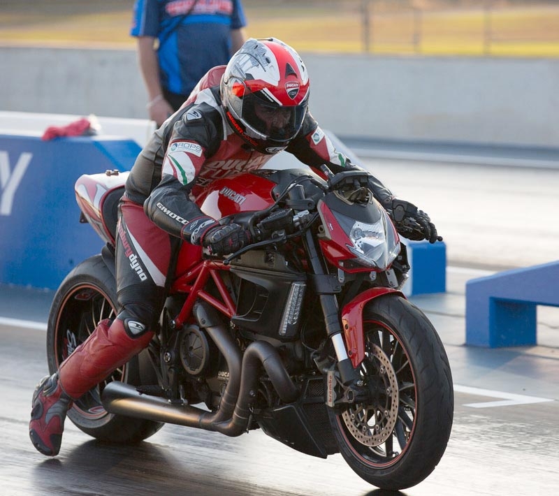 ducati_diavel_drag_bike-004.jpg