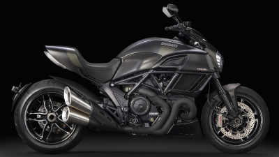 diavel-carbon_2016_studio_c01_1920x1080.mediagallery_output_image_1920x1080.jpg